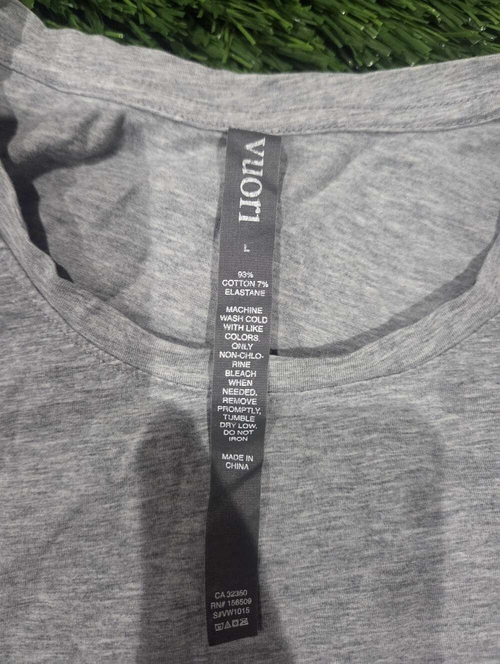 Vuori Light Gray V-Neck Tee Top - Picture 3 of 4